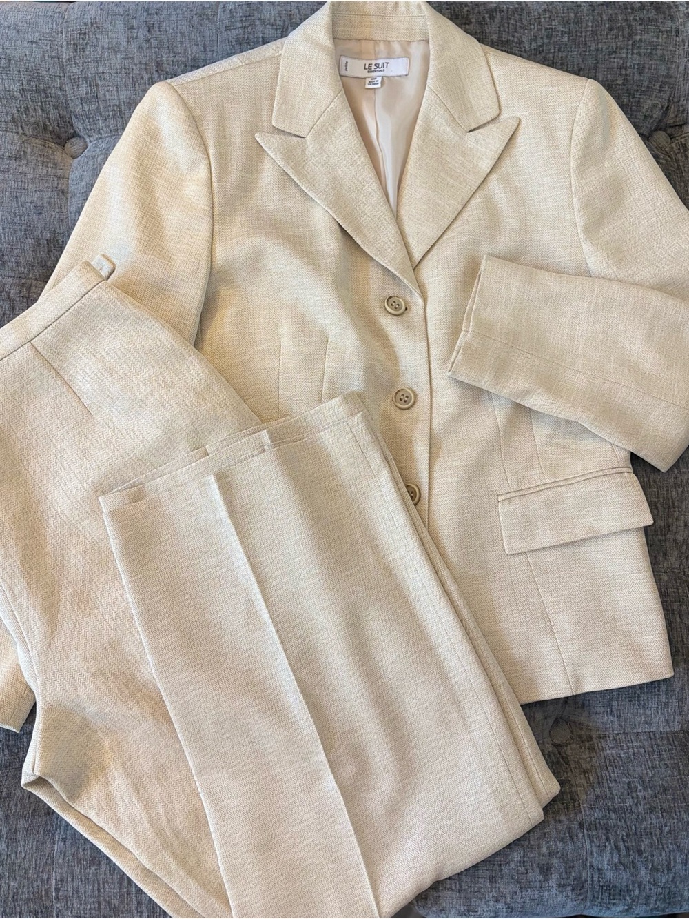 Le Suit Cream Two-Piece Women's Blazer and Pants Set